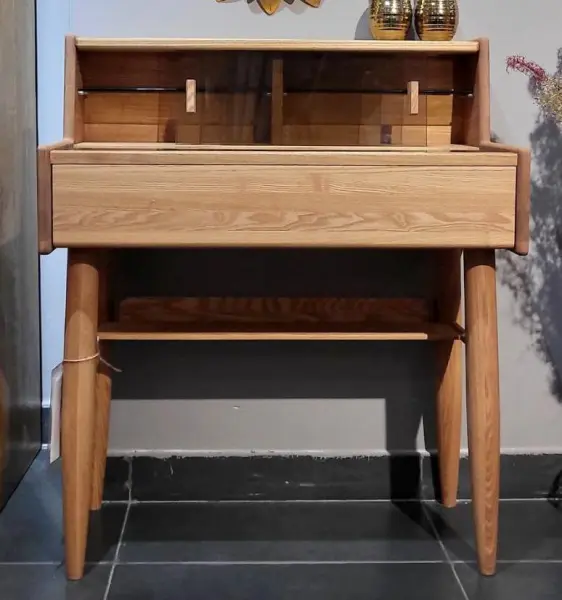 Туалетный столик Твигги со стеклянной столешницей и полками, экспозиция