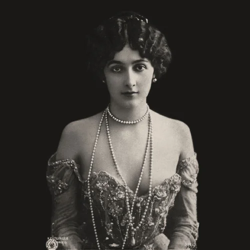 Арт-подушка «Лина», версия «Маскарад»