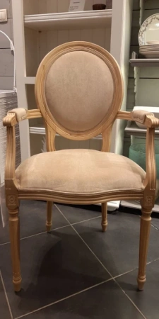 Кресло с овальной спинкой Медальон